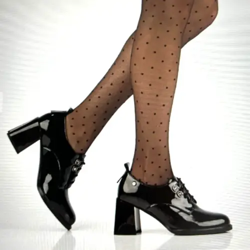 Blockabsatz Schuhe elegant aus schwarzem Lackleder