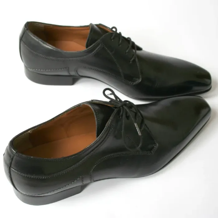 Elegant und schlicht schwarzer Herrenschuh auf Echtleder_Modell 111