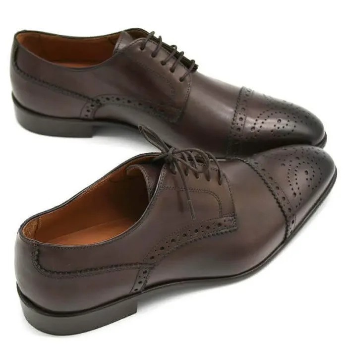 Half Brogue Herrenschuh in Dunkelbraun mit eleganter Verzierung an der Zehenkappe_Modell 135