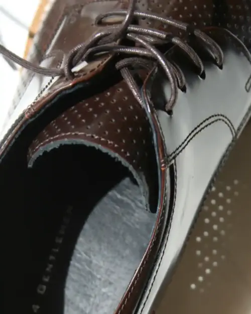 Komfortabler Trendsetter perforierter Herrenschuh für angenehmes Fußklima - Modell 321