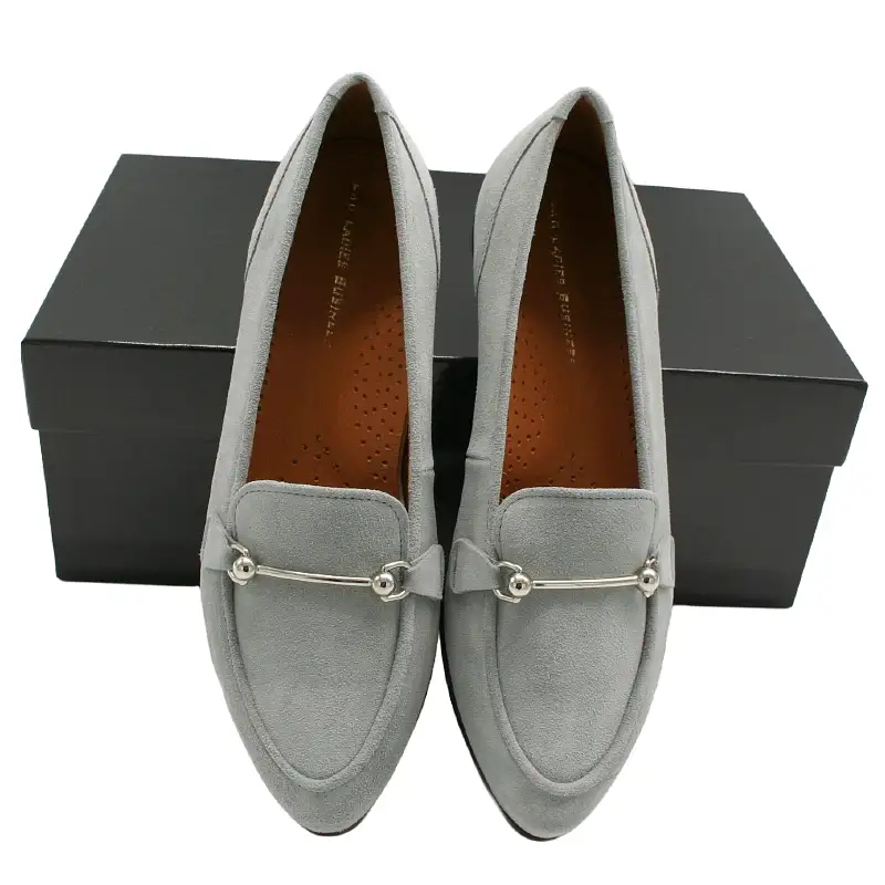 Loafer hellgrau Frontalansicht mit bequemer Innensohle_Modell 562