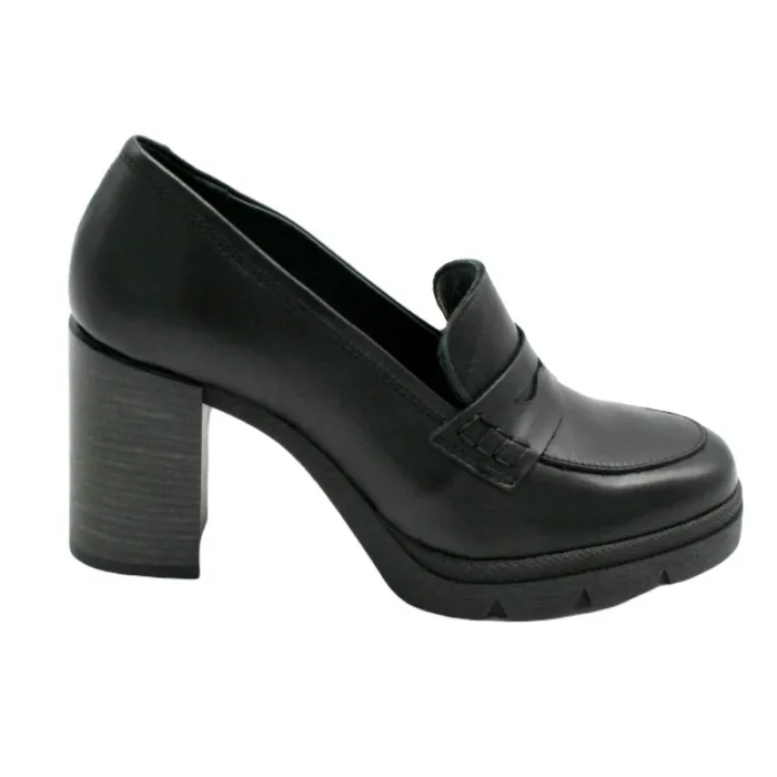 Loafer mit Absatz schwarzer Glattleder Slipper von der Seite_Modell 401