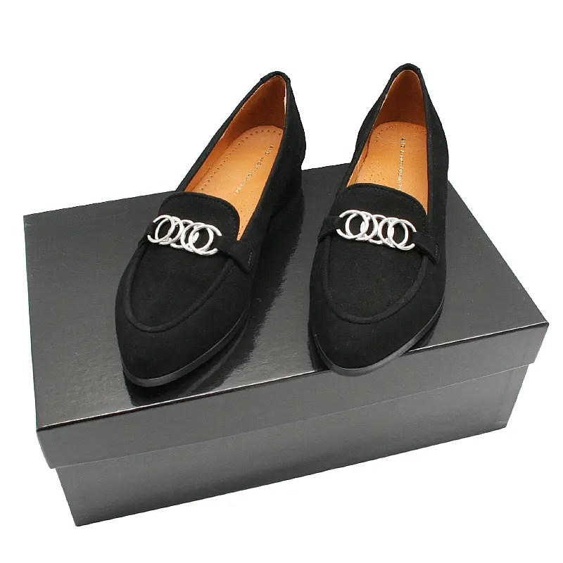 Loafer schwarz in Mandelform mit 5-Ringe-Deko in Silber Modell 516