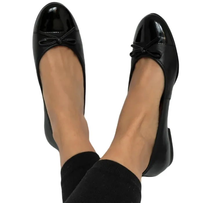 Schwarze Ballerinas mit Lacknase und Schleife_Modell 403