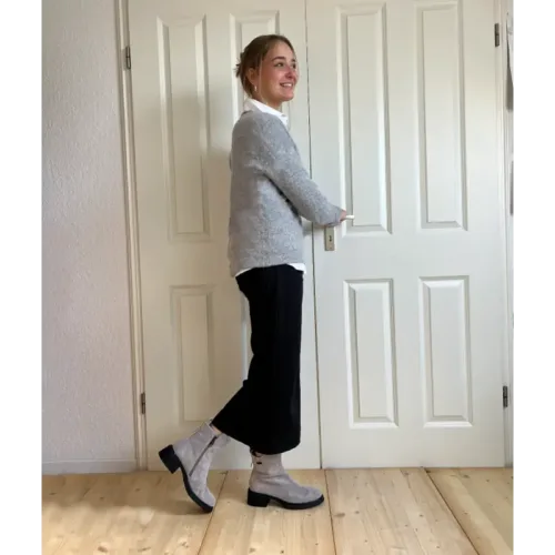 Stiefeletten hellgrau mit schwarzer Stoffhose (460)