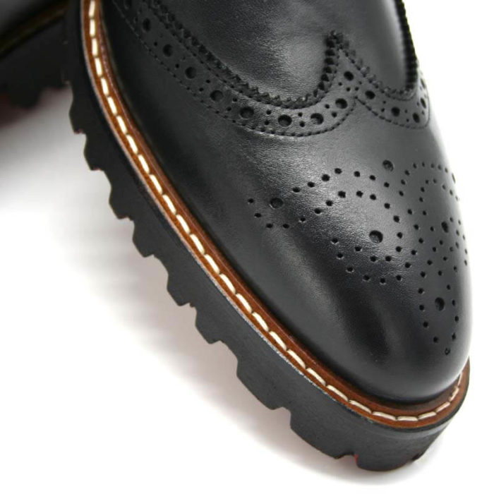 Foto von einem Herrenschuhe Budapester schwarz - Ausschnitt der Schuhspitze_Modell 380