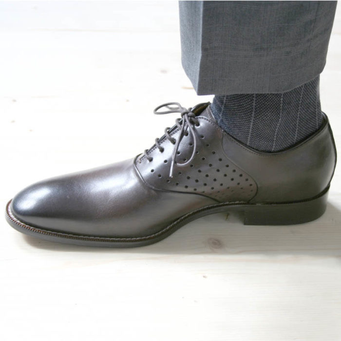 Men`s business shoes-Discreet fashionable-Oxford_with hole pattern_mocha brown_1 shoe to the left