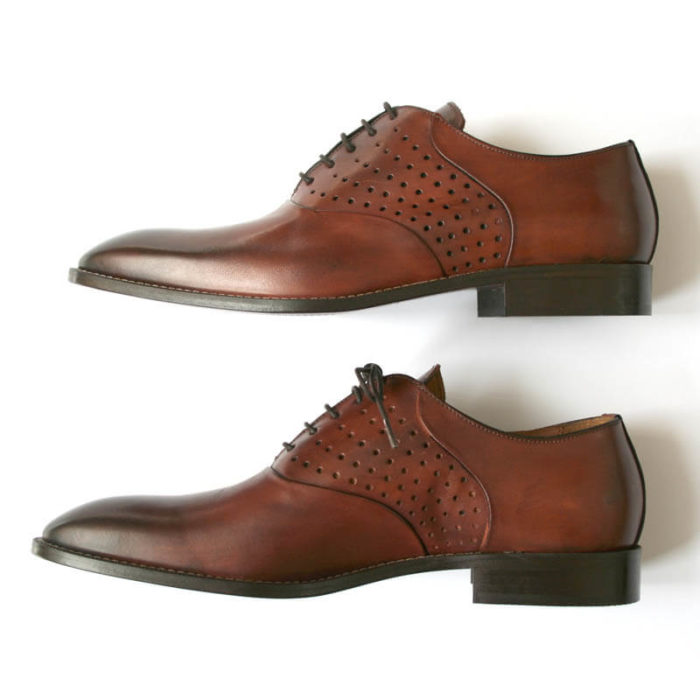 Photo-Men`s business shohes-Sporty elegant-_Oxford_in Cognac with hole pattern_2 shoes profile
