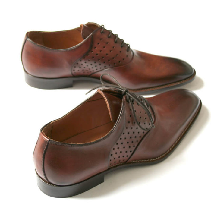 Photo-Men`s business shohes-Sporty elegant-_Oxford_in Cognac with hole pattern_2 shoes from above behind