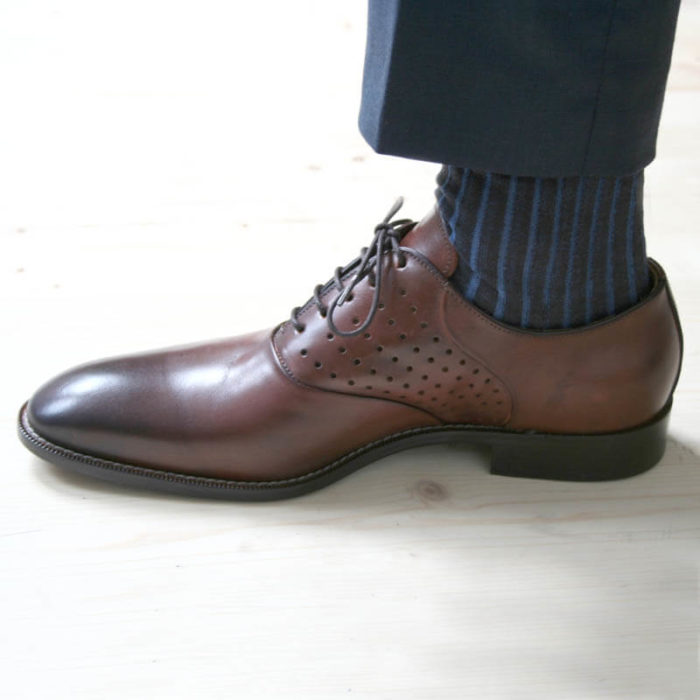 Photo-Men`s business shohes-Sporty elegant-_Oxford_in Cognac with hole pattern_1 shoe left