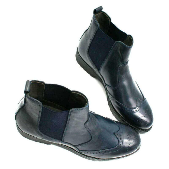 Foto Italienische Stiefeletten blau mit den Schuhspitzen zusammenstehend_Modell 650