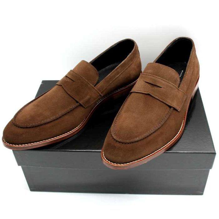 Foto zeigt Loafer braun auf schwarzem Schuhkarton_Modell 332