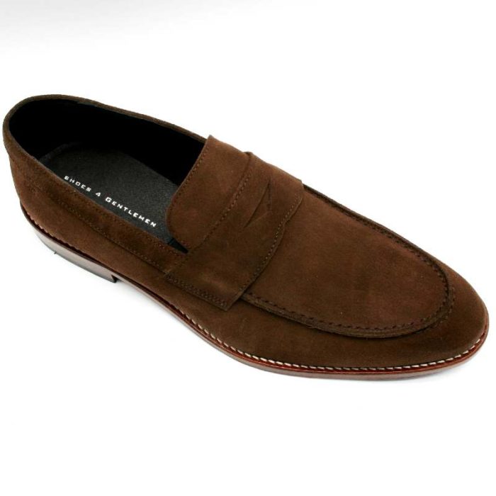 Foto zeigt Loafer braun - einen Schuh seitlich von schräg oben_Modell 332