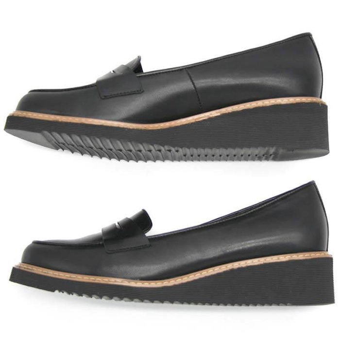 Foto 2 schwarze Loafer mit Keilabsatz, die auf der Seite liegen und nach links zeigen. Modell 514