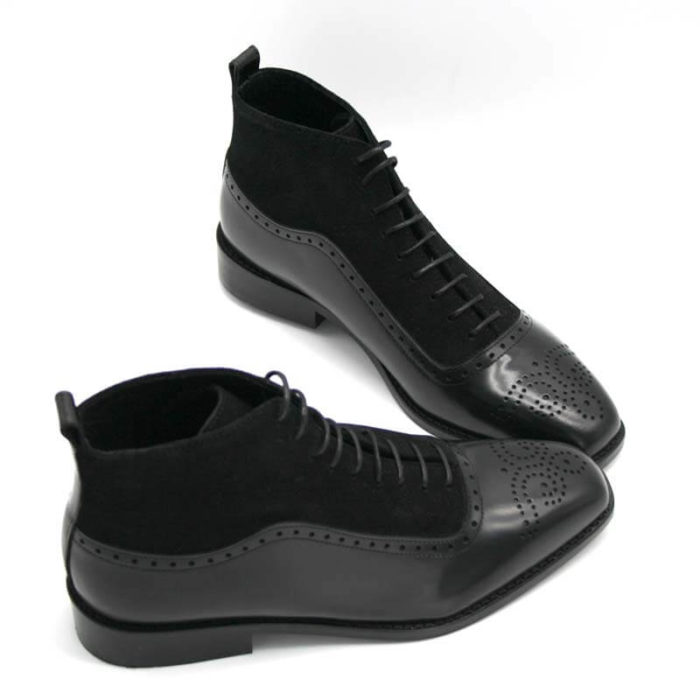 Foto von Schnürstiefelette schwarz links und rechts nach rechts zeigend mit den Schuhspitzen zusammen_Modell 413